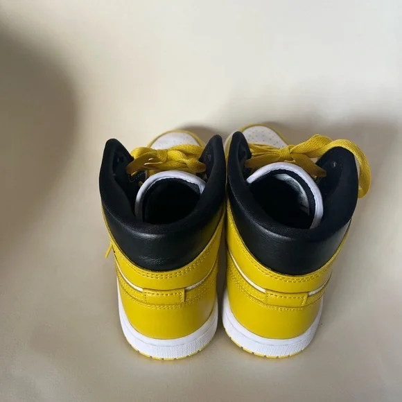 Nike Air Jordan 1 Mid 'Vivid Sulfur' Yellow White Basketball Shoes Size 6 - Picture 6 of 10